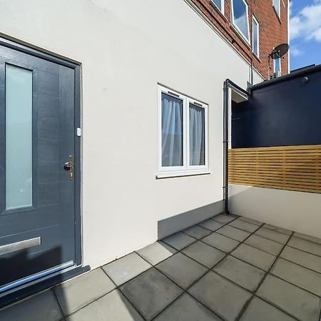 The Solo Haven 20 Min To Central London Bagian luar foto
